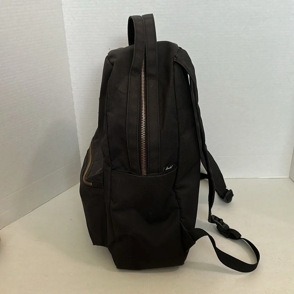 Herschel Supply Company discover sleek